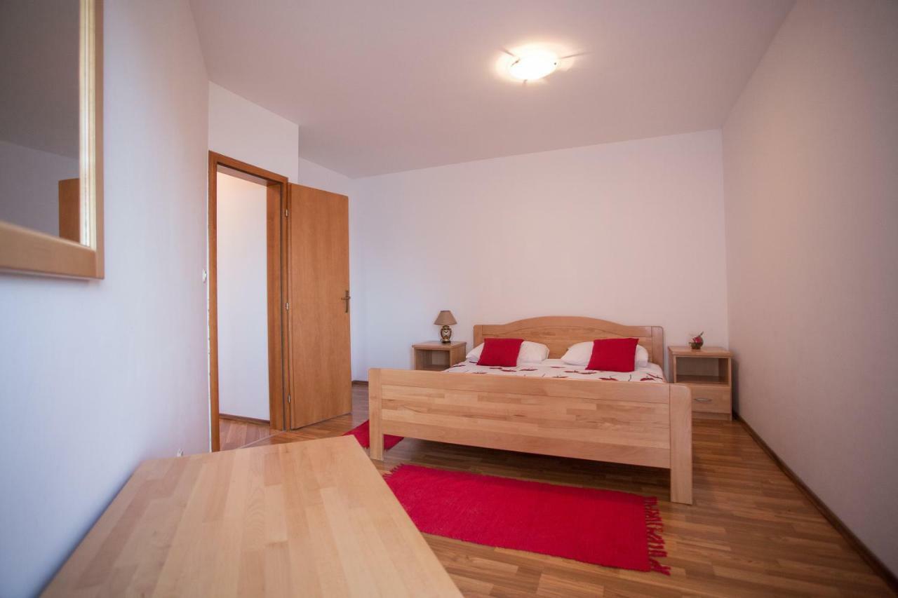 Venera Apartment Mimice